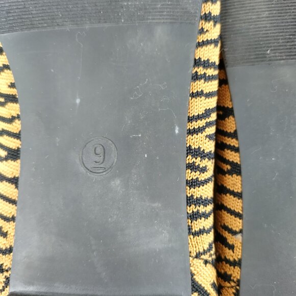 Mia Izzy Tiger Stripe Knit Pointy Toe Tan and Black Ballet Flats Women US 9 - Picture 13 of 13